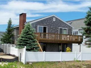65 Atlantic Ave, Seabrook, NH 03874-4810