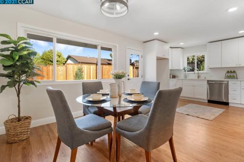 5507 Alaska Dr, Concord CA  94521-4009 exterior