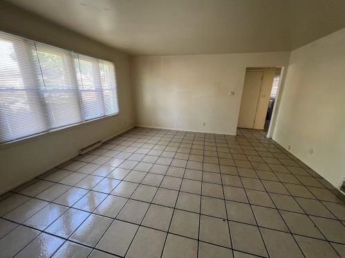 5144 84th St, Milwaukee, WI 53225-4207