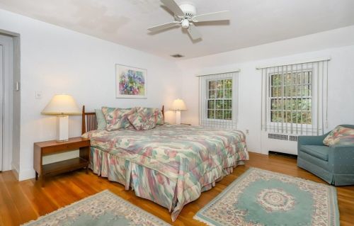 160 High St, Canton MA 02021-3654 exterior