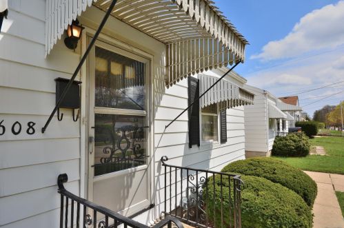 608 Holt Ave, Milwaukee, WI 53207-3408