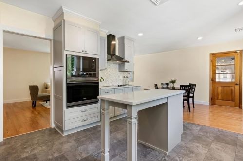 165 Chadwick St, North Andover MA 01845-1705 exterior