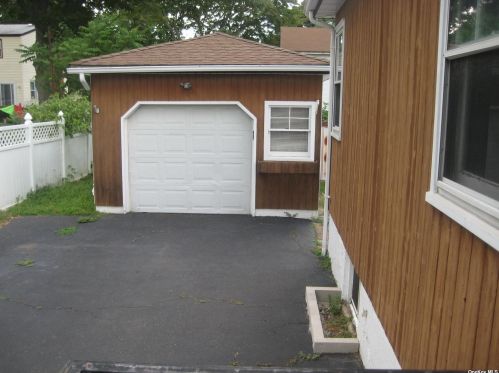 912 5th St, Babylon NY  11704-4508 exterior