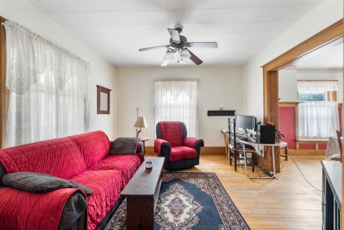 1525 82, Milwaukee WI 53222-2935 exterior