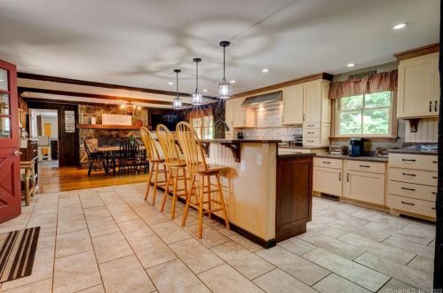 325 Hl Rd, Torrington CT 06790-5834 exterior