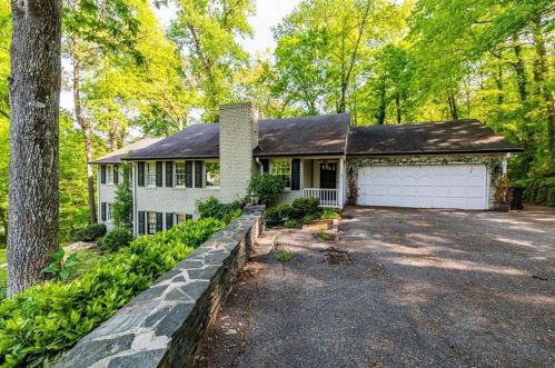 971 Davis Dr, Atlanta, GA 30327-4533