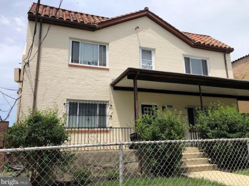 2830 R St, Washington DC  20007-2918 exterior