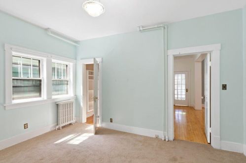 2427 Stratford Ct, Milwaukee WI 53211-2635 exterior