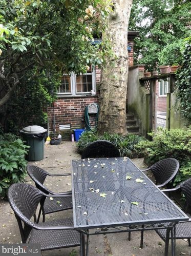 336 Camac St, Philadelphia PA  19107-5942 exterior