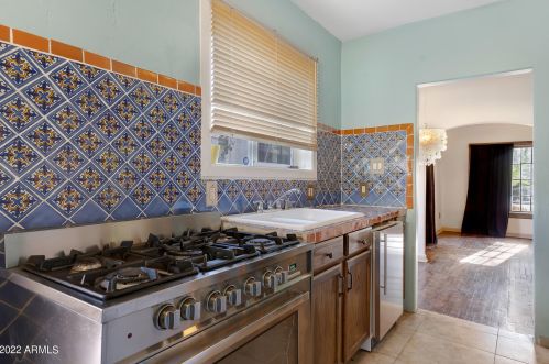 2515 10 St, Phoenix AZ 85020-5821 exterior