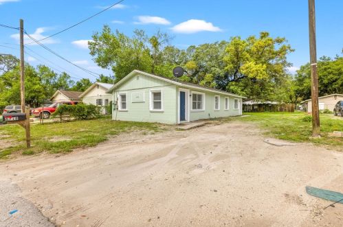 8718 15th St, Tampa, FL 33604-7905