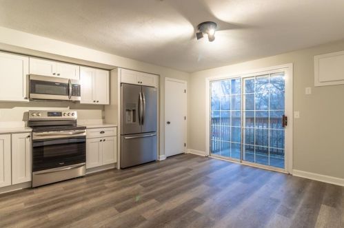 22 Oak St, Providence, RI 02911-2754