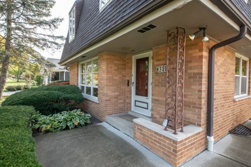 328 South St, Elmhurst, IL 60126-4116