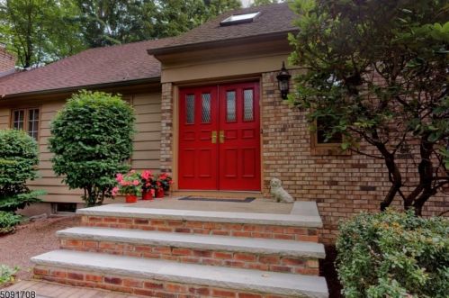 2 Cherry Tree Ln, Kinnelon, NJ 07405-2286