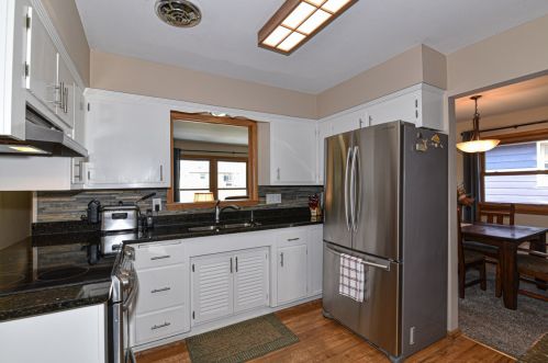 4460 15 St, Milwaukee WI 53221-2320 exterior