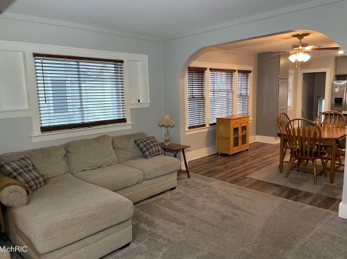 684 Isabella Ave, Meskegon MI 49442-4047 exterior