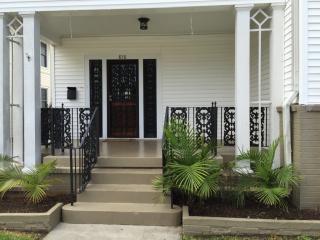 858 Hidalgo St, New Orleans LA  70124-2754 exterior
