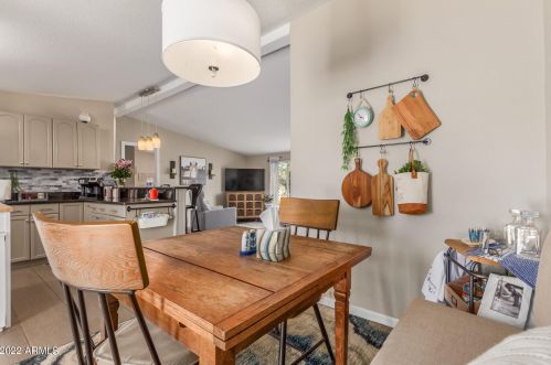 2208 Estrella Rd, Phoenix AZ 85087-8179 exterior