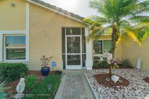 10190 Crosswind Rd, Boca Raton FL 33498-4739 exterior