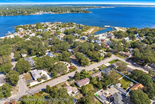 19 Glenwood Dr, Berkeley Township NJ 08721 exterior