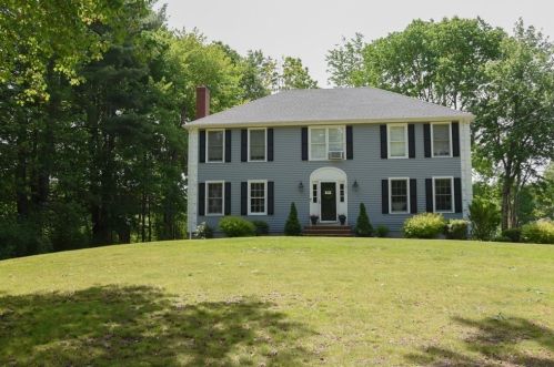 571 Forest St, North Andover, MA 01845-3246