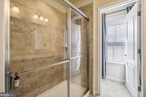 3570 Huntley Manor Ln, Alexandria VA  22306-5111 exterior