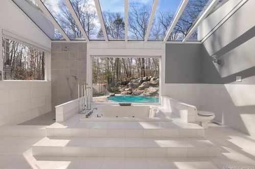 15 Hycliff Rd, Greenwich CT 06831-3223 exterior