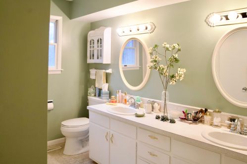 1252 Edinborough Dr, Meskegon MI 49441-5326 exterior