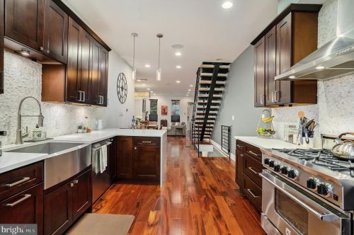 2225 Christian St, Philadelphia PA 19147-3710 exterior