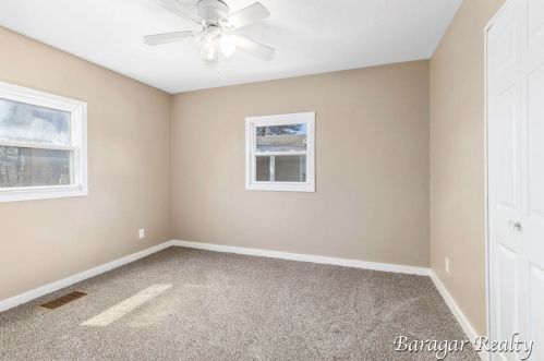 1340 Hollywood St, Grand Rapids MI 49505-3842 exterior