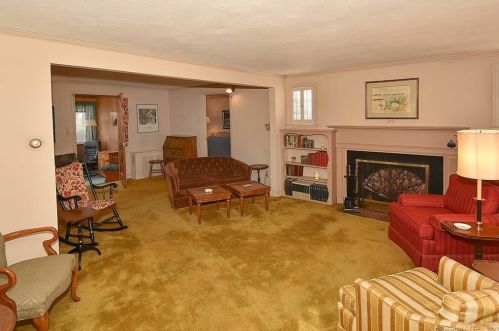 1052 Plymouth St, Windsor CT 06095-3653 exterior