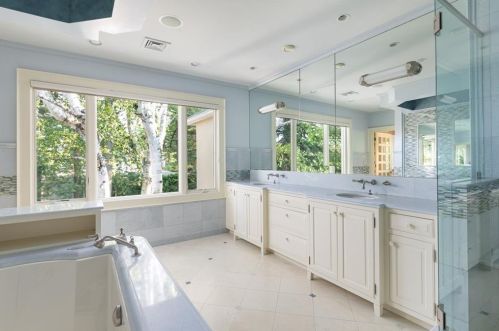 170 Blackstone Blvd, Providence RI 02906-5802 exterior