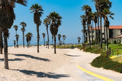 3354 Sunset Ln, Oxnard CA 93035-4128 exterior