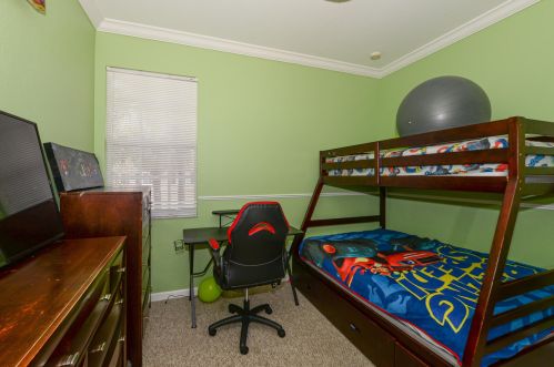 2582 Marshfield Ct, Fort Pierce FL 34953-4369 exterior