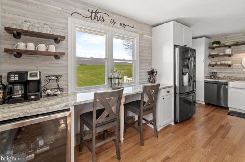 7504 Picnic Wood Rd, Middletown MD 21769-8223 exterior