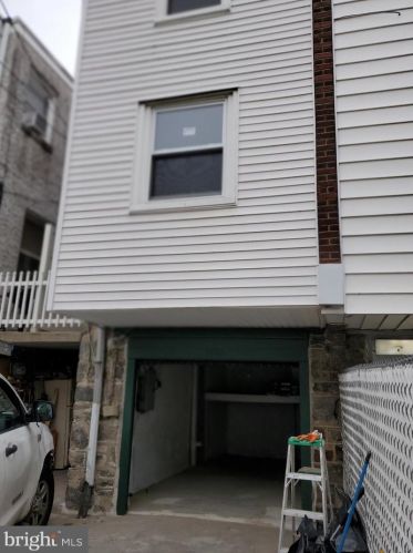 3905 Glendale St, Philadelphia PA 19124-5509 exterior