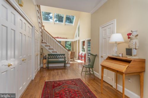 1250 Daleview Dr, Mc Lean VA 22102-1538 exterior