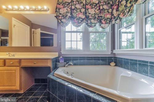 13606 Mt Prospect Dr, Rockville MD 20850-3510 exterior