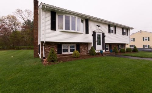 30 Donna Ter, Taunton, MA 02780-2801