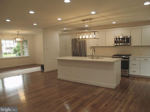 2405 Blue Valley Dr, Silver Spring MD 20904-5206 exterior