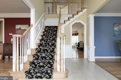 204 Deep Trail Ln, Rockville MD  20850-7753 exterior