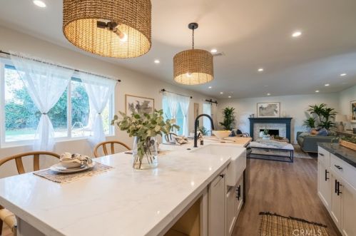 14291 Prospect Ave, Tustin CA  92780-2316 exterior