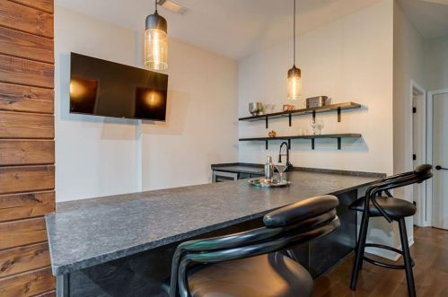 620 Colebrook Ct, Atlanta GA  30327-4710 exterior