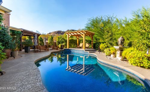 11039 11th St, Phoenix AZ  85020-5852 exterior