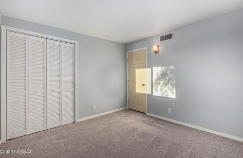 1343 Knox St, Tucson AZ 85705-2507 exterior