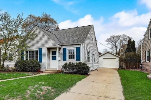 936 Currie Pl, Milwaukee WI 53213-3006 exterior