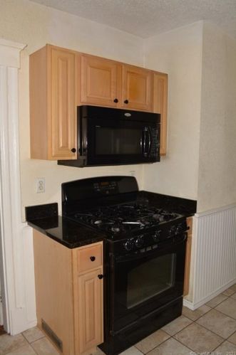 356 Chestnut St, New Britain CT 06051-2307 exterior