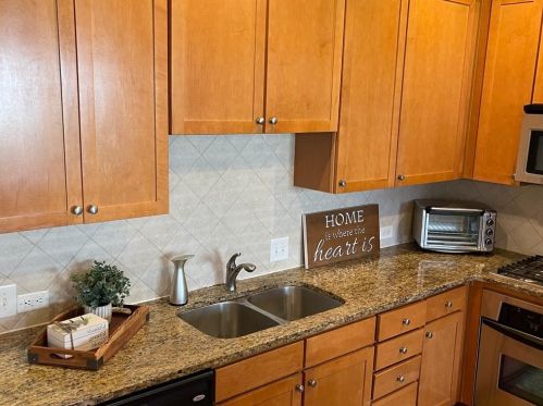 6436 Chariot St, Atlanta GA 30328-4298 exterior