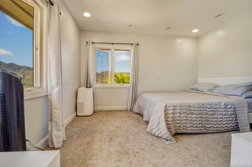 743 Ahukini St, Honolulu HI 96825-2426 exterior