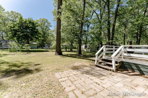 1305 Poulson Rd, Meskegon MI 49445-2532 exterior